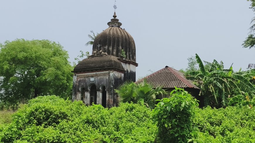 প্রায় ৫০০ বছরের প্রাচীন ঠাকুরবাড়ি আজ প্রায় ধ্বংসের পথে