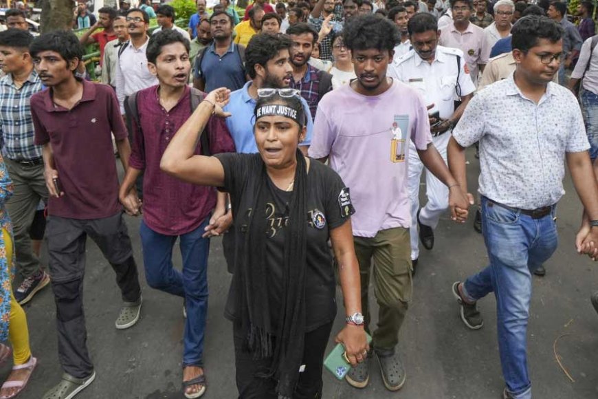 ৩৫ জন জুনিয়র ডাক্তার রওনা দিলেন কালীঘাট!