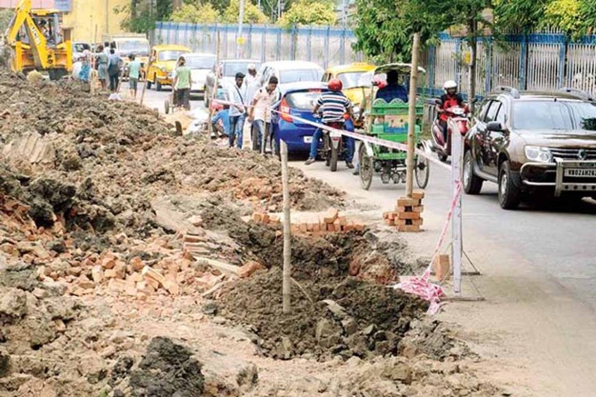 বেহাল রাস্তা নিয়ে কপালে ভাঁজ কলকাতা পুরসভার