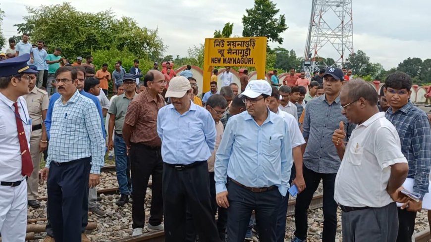 লাইনচ্যুত মালবাহী ট্রেন! দুর্ঘটনাস্থল খতিয়ে দেখলেন উত্তর-পূর্ব সীমান্ত রেলের জেনারেল ম্যানেজার