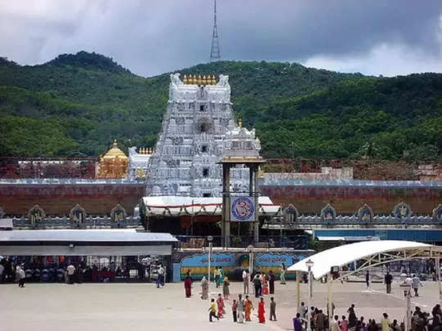 গরুর মাংস-চর্বি বিতর্কের পর এবার তিরুপতি বালাজির লাড্ডুতে পাওয়া গেল গুটকার প্যাকেট!