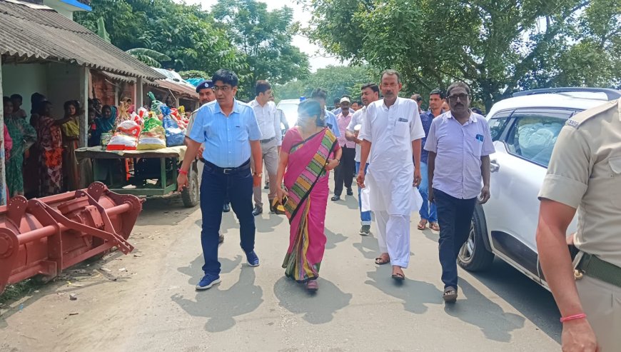 জামালপুর ব্লকে বন্যা পরবর্তী পরিস্থিতি খতিয়ে দেখতে এলেন জেলা শাসক আই এ এস আয়েশা রানী