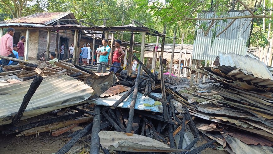 ভয়ঙ্কর অগ্নিকান্ডে পুড়ে ছাই চারটি ঘর, অসহায় পরিবার